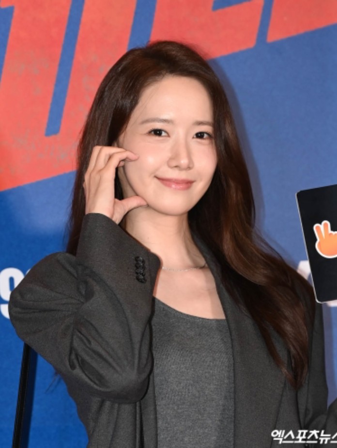  베테랑2 소녀시대 윤아 수트 패션