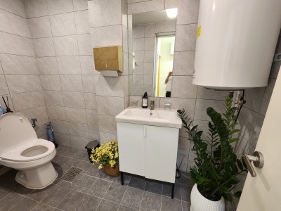 Geulloube-ro Restroom — photo 1