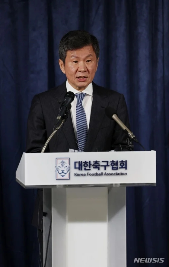 ‘<b>정몽규</b> 4선 반대!’ <b>축구협회 노조</b>, 한국 <b>축구</b> 참사 주장하며... 