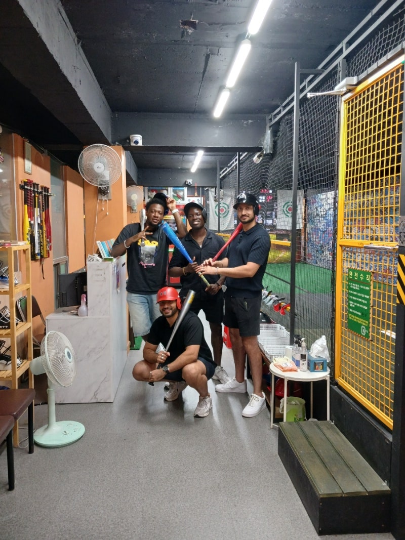 영등포야구배팅장]네덜란드 크리켓 선수들과 서울 코인 배팅연습장 AI피칭머신 1시간 배팅챌린지! : 네이버 블로그