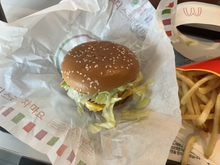  맥도날드 신메뉴 베토디 스리라차 마요 솔직후기! 버거 가격, 맥런치, 칼로리 등 정보 이모저모