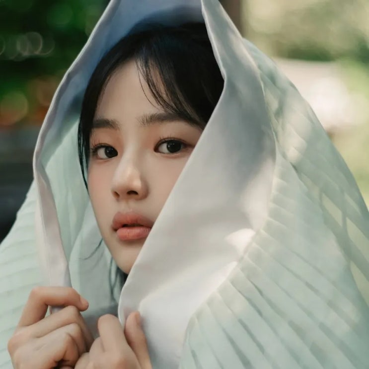 민희진 대표가 공개한 <b>뉴진스</b> 추석<b>한복</b>사진 비하인드컷