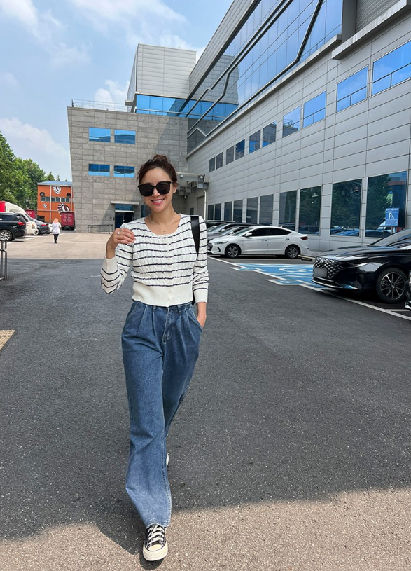  매력적인 스트레이트 핏 여자 청바지를 찾는다면? 여성 패션 브랜드 난닝구의 예쁜 워싱이 들어간 데님 팬츠 추천