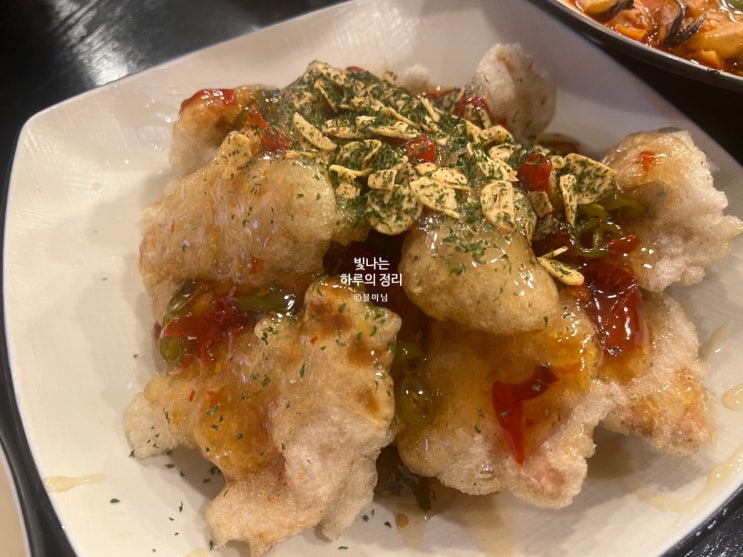 도삭면과 매콤쫄깃한 사천꿔바로우를 맛볼 수 있는 이대 란주탕슉