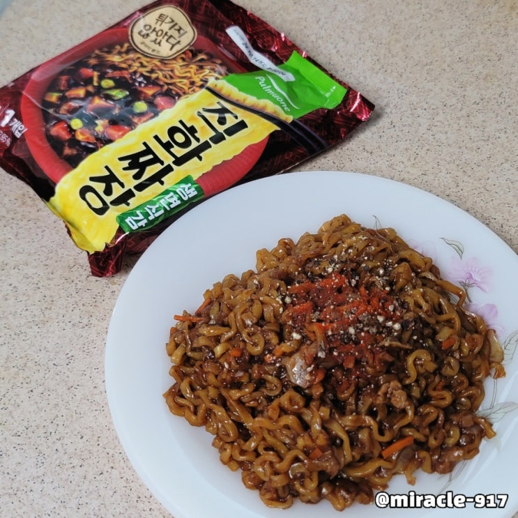  풀무원 생면식감 직화짜장 가격 및 칼로리 내돈내산 리뷰