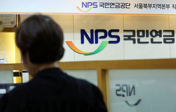 버는 돈 없는데 보험료는 64세까지…65세 정년 연장 속도 붙나 버는 돈 없는데 보험료는 64세까지…65세 정년 연장 속도 붙나