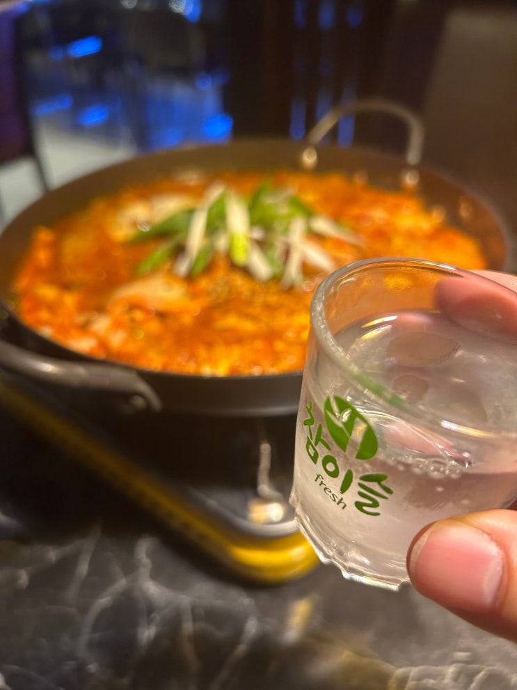 시립대 정문을 지키는 토박이 술집 <다오레>(돈까스김치나베)