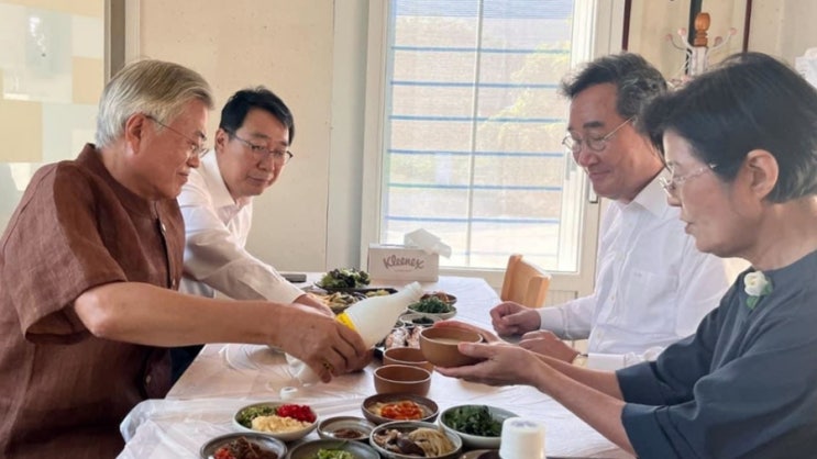 <b>이낙연</b>, <b>문재인</b>과 막걸리 <b>회동</b>…尹 겨냥 “모든 현직 곧 전직... 