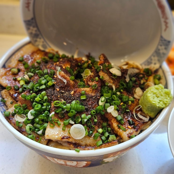  대구 동성로 혼밥하기 좋은 덮밥 맛집 돈돈