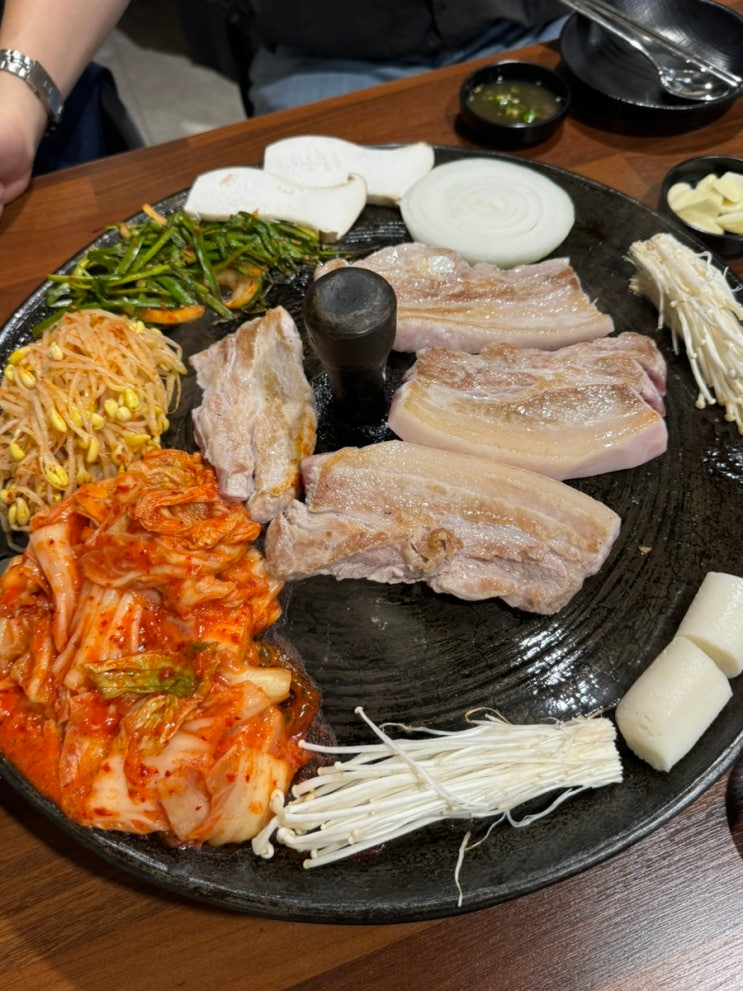  [서울/신림] 당곡역 삼겹살 맛집 ‘배불뚝이네솥단지삼겹살’