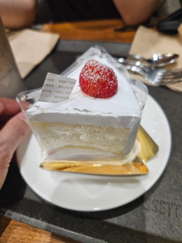  은평 롯데몰 폴바셋에서 생크림 케익과 아이스크림 라떼 후기