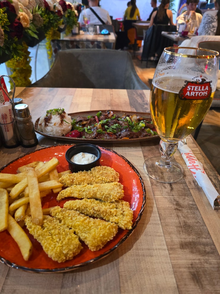  불가리아 수도 소피아 맛집 추천Happy Bar & Grill ( 가격, 분위기 등)