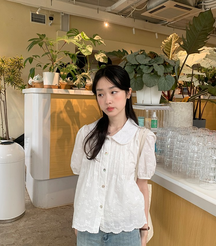  오늘처럼 정말 더운 날씨 옷차림으로 뭐 입지 고민할 때 손이 쓱 가는 코튼 소재의 화이트 레이스 셔츠 블라우스 코디 추천