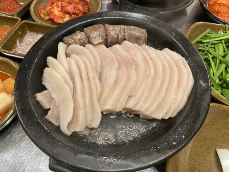 해운대 미포 수변최고돼지국밥 항정 수육백반 후기