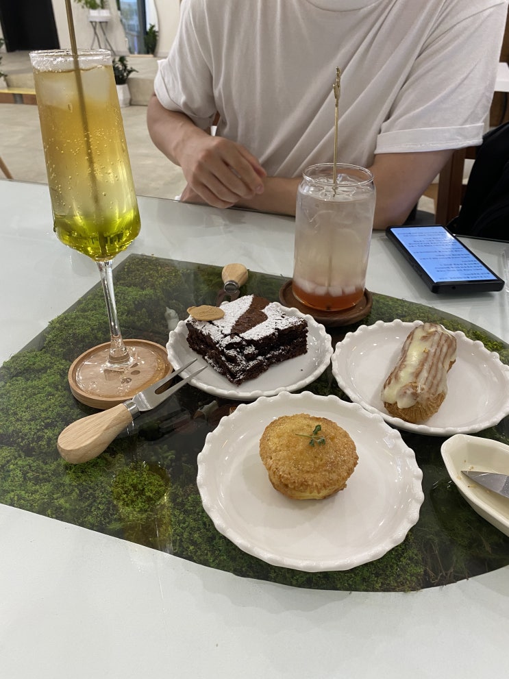  군산 BAE 하천이 보이는 군산카페 데이트 하기 좋은 군산 티 전문점 디저트맛집