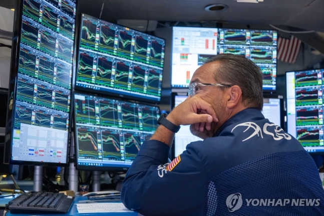 뉴욕증시, 소비 호조에도 불확실한 FOMC 전망…혼조 마감 뉴욕증시, 소비 호조에도 불확실한 FOMC 전망…혼조 마감