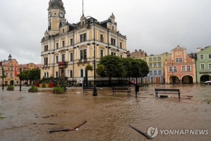 윤석열 <b>대통령</b> 부부 방문 예정 <b>체코</b>, 폭풍으로 '물바다'인데...... 