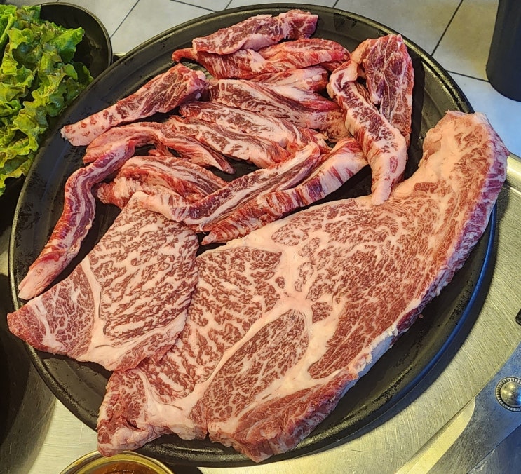  황지식육점 원조 실비식당 - 한우를 연탄불에 구워먹는 태백 소고기집