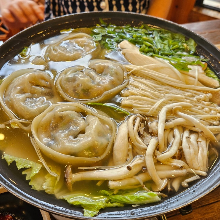  수제 손만두로 만든 만두전골이 맛있는 남천동 맛집 황해도