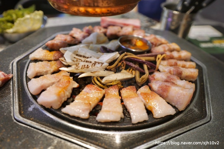  숙성 삼겹 구워주는 부천 중동 맛집 제줏간 신중동역