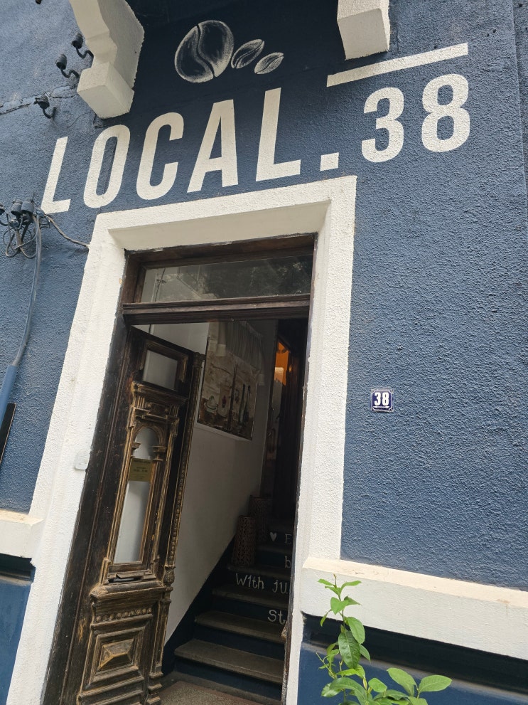  불가리아여행 소피아 사진 잘 나오는 로판 분위기 카페 'Local 38'