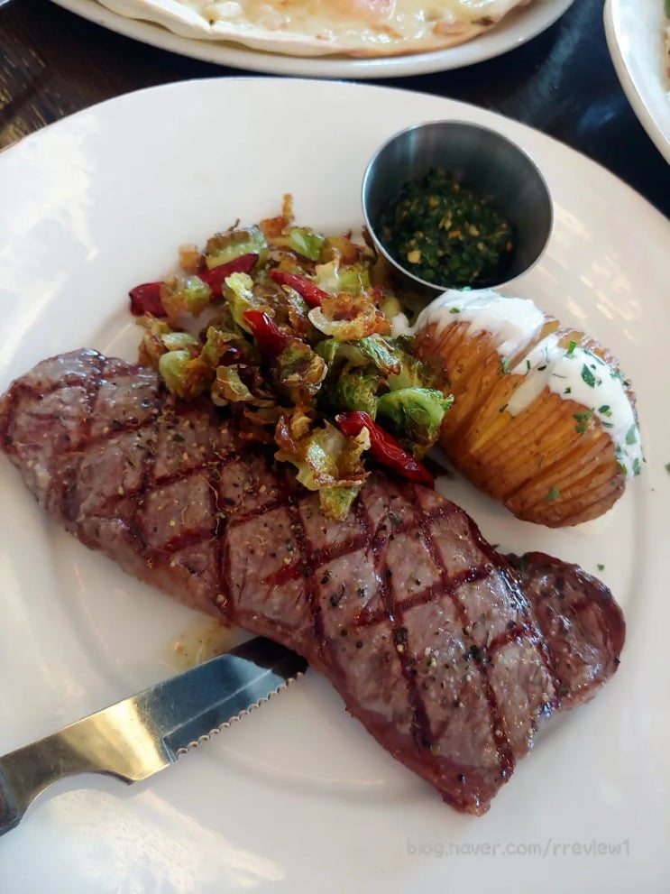  매드포갈릭 발산점 마곡동 맛집 내돈내산 후기!(갈릭스노잉피자,채끝스테이크)