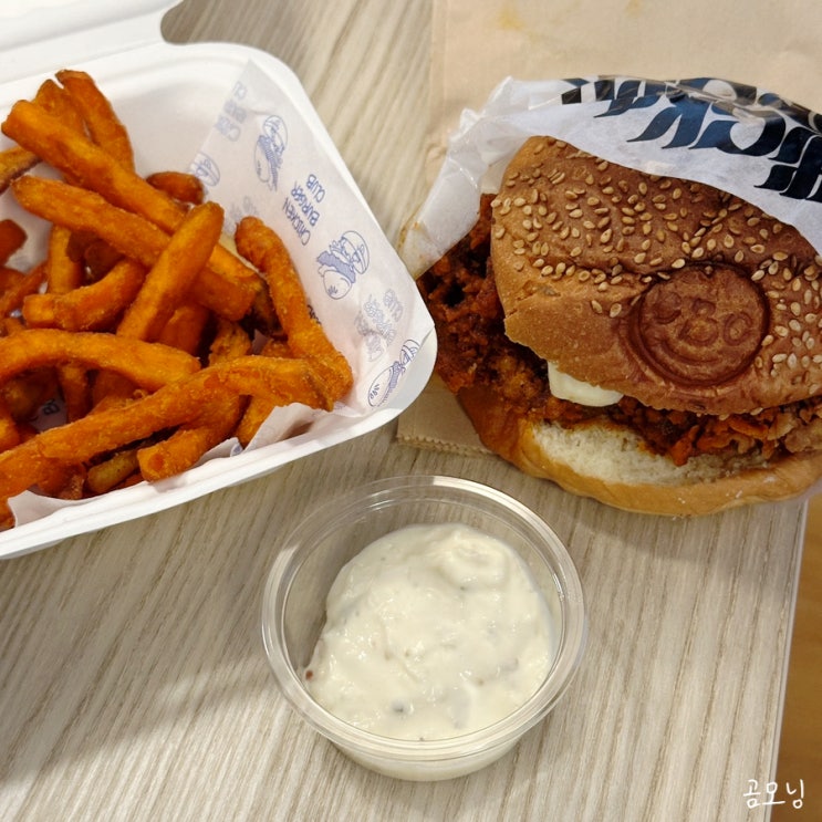  일상:: 치킨버거클럽 배달, 이케아 뒤블리에, 지즈 돈카츠, 우향숯불구이, 장만옥