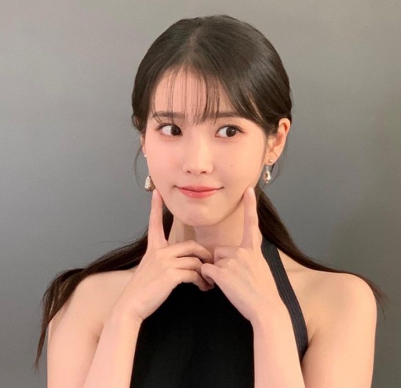 ‘<b>데뷔 16주년</b>’ <b>아이유</b>, 2억 2500만원 기부…“좋은 선물... 