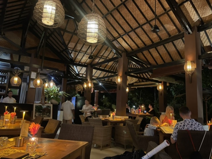  발리 우붓 분위기 좋은 레스토랑 카페 데스 아티스테스 Cafe Des Artistes Ubud