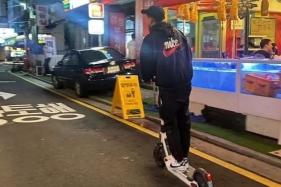 <b>린가드</b> '<b>킥보드</b> 무면허 의혹' <b>사과</b>…"한국 규정 몰랐다"