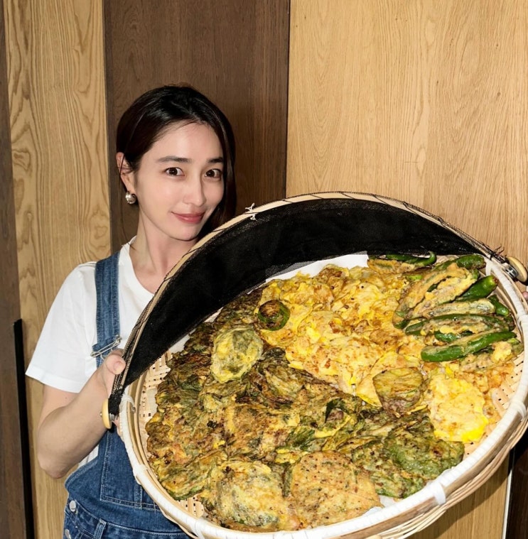 "<b>이민정</b>의 추석 전 부치기 대작전! 이병헌도 반할 <b>요리 실력</b>"