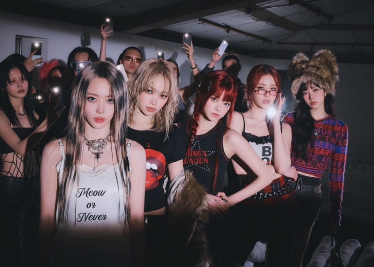 <b>르세라핌</b>, 美 <b>빌보드</b> '핫 100... <b>빌보드</b> 200' 2주 연속 <b>차트인</b>..... 
