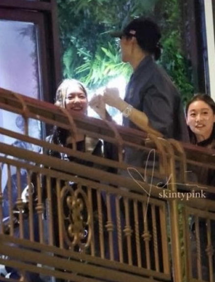 블랙핑크 <b>제니</b>와 갓세븐 <b>뱀뱀</b> LA 스시파크서 포착되다