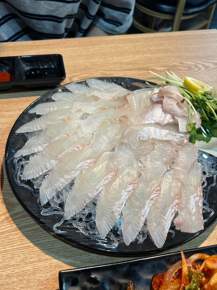  가성비 좋은 영등포역 횟집 맛집 어사출또 | 광어회, 멍게 비빔밥