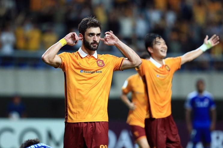 <b>이정효 감독</b> 광주FC, ALCE 첫 경기...요코하마에 7 대 3 대승