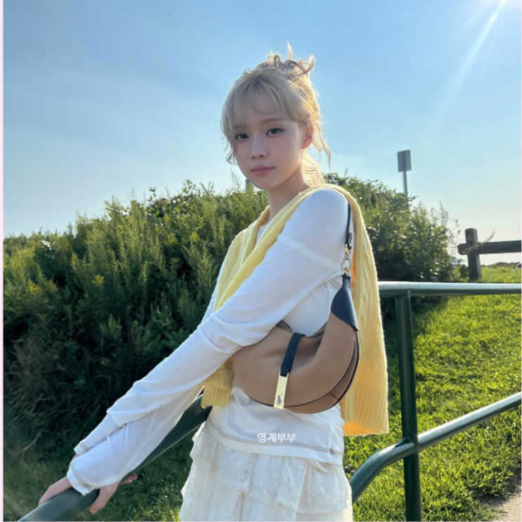  윈터 가을 무드 페미닌 패션 스타일 가방 셔츠 어디꺼?