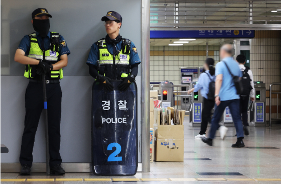 성남 수인 분당선 <b>야탑역</b> <b>흉기</b> 난동 예고? 추적중 / 서울 성북구... 