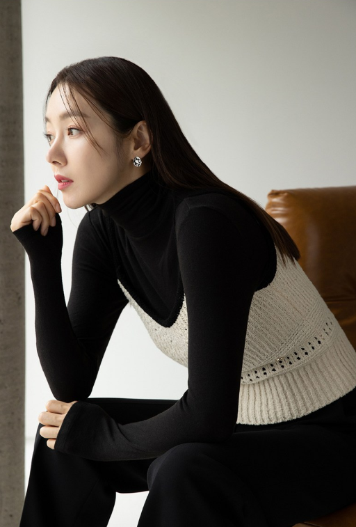  곧 준비해야할 가을 시즌 매력적인 40대 여성 코디로 패션 브랜드 르투아 목폴라 터틀넥 니트 추천 ft. 소이현