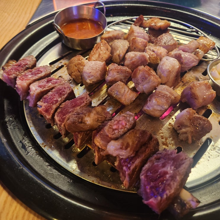  다양한 고기를 맛볼 수 있는 중화동 고기집 '돼지상회'