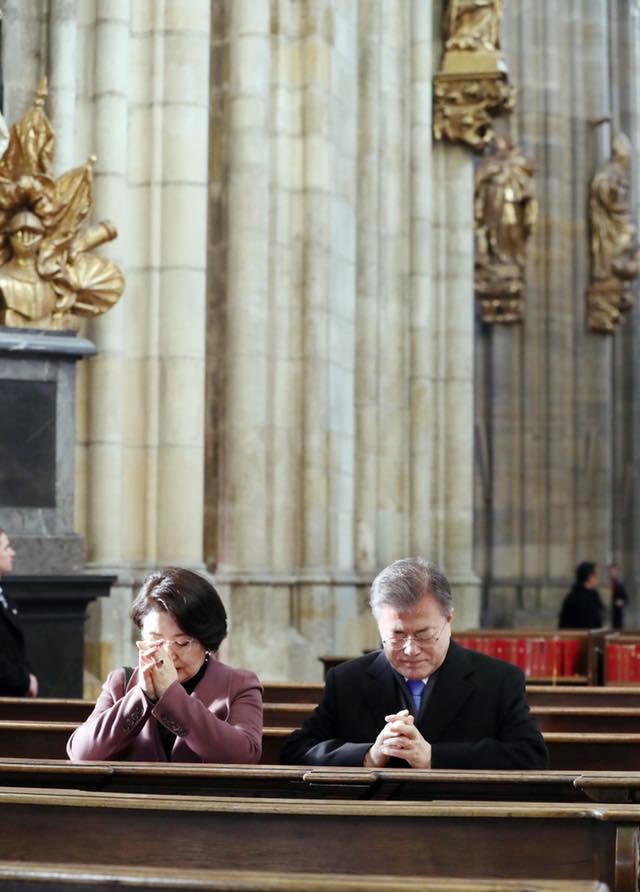 윤석열<b>대통령</b>의 #<b>체코</b> 방문vs 문재인의 <b>체코</b> 몰래방문... 