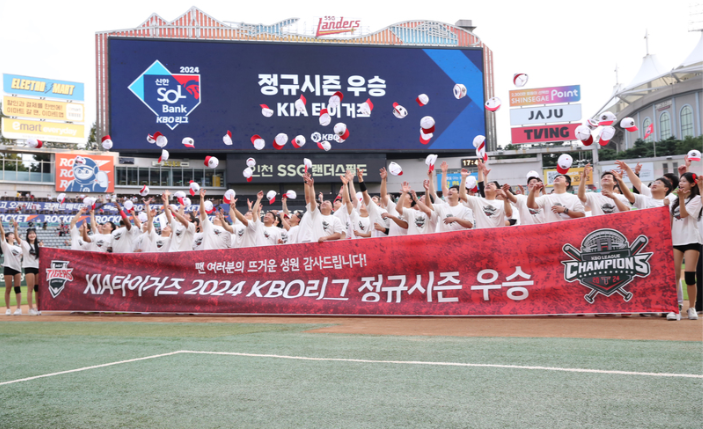 우승 <b>한국시리즈</b> 직행 V12 KBO 현역 최연소 이범호 <b>감독</b>... 