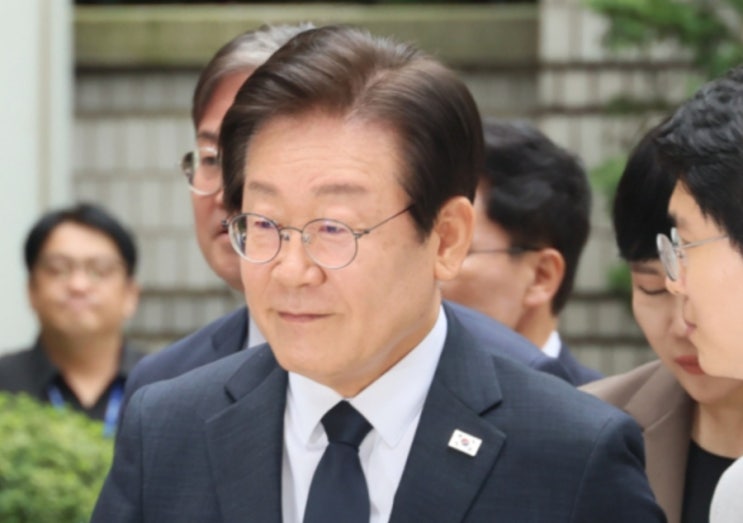 검찰, 대선 <b>허위</b> 사실 <b>발언</b> 혐의로 기소된 <b>이재명</b>에게 징역 2년... 