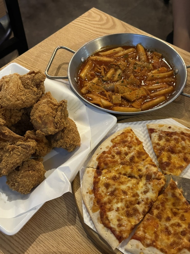  합정역술집추천 컬투치킨 가성비 좋은 치킨, 피자, 떡볶이 SET