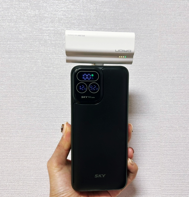  기내반입 보조배터리 고속충전 가능 스카이필 3000 mAh