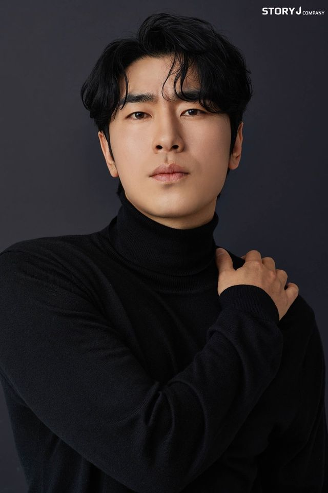 <b>이시언</b>, 현 소속사 <b>스토리제이컴퍼니와 재계약</b> [공식]