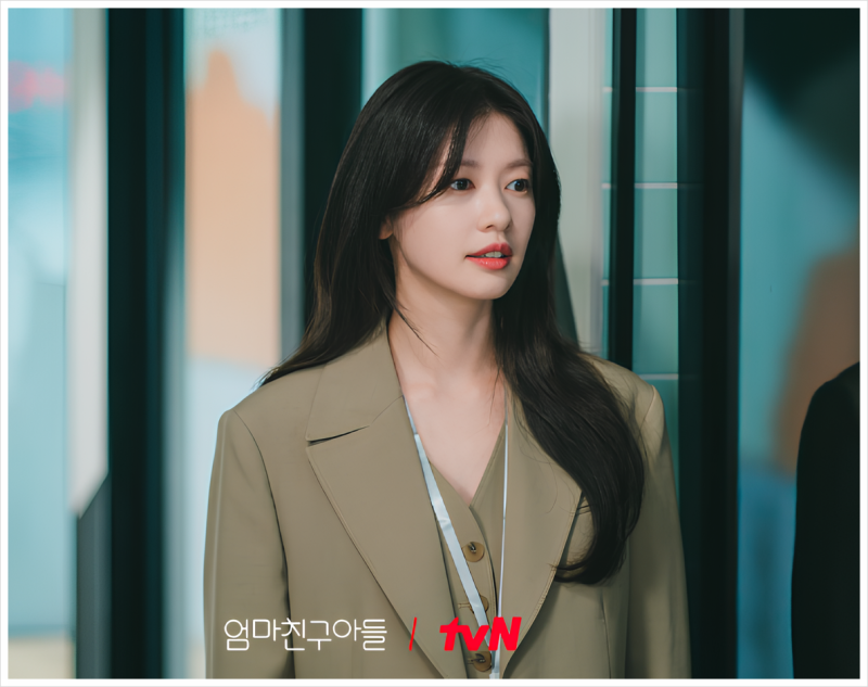 Jung So-min's Long Layered Cut Hairstyle in 'Mom's Friend's Son'