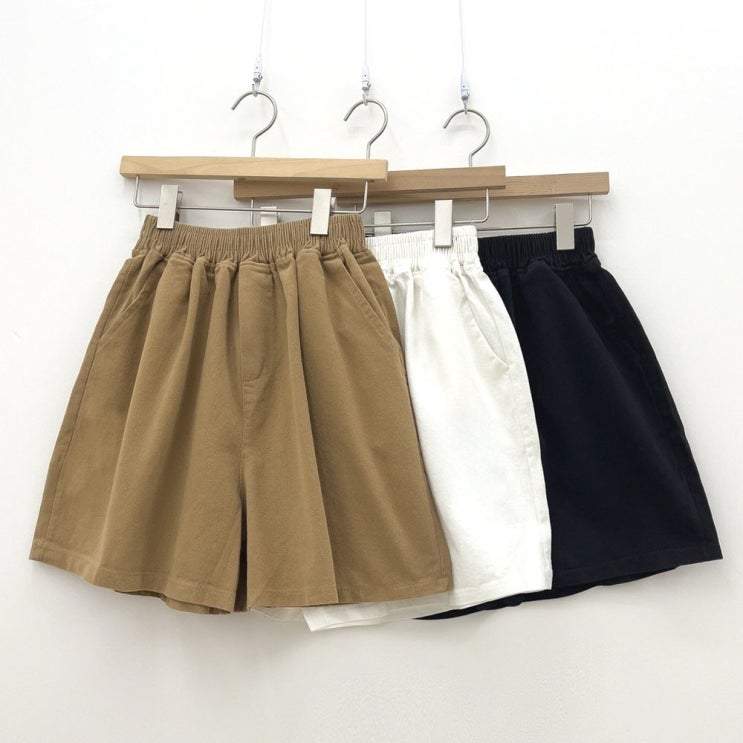  가을 데일리룩 추천 – 편안한 허리 밴딩 피치 코튼 면 반바지로 완성하는 캐주얼 스타일