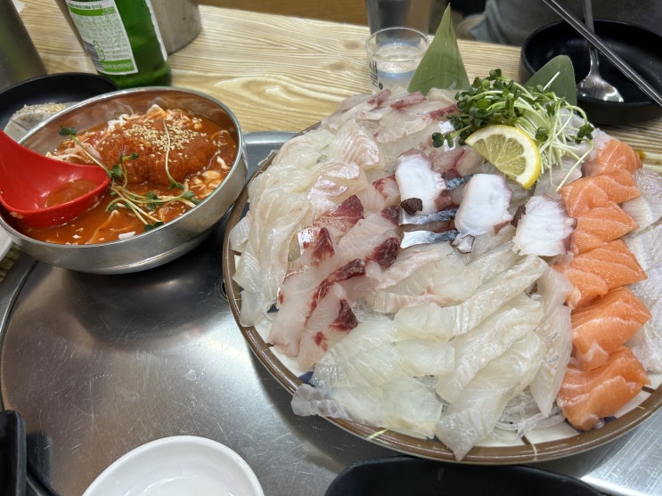  조퇴를 부르는 강북 미아역의 웨이팅 모듬회 맛집 <행복수산>