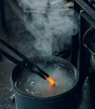  퀜칭으로 금속 강도 극대화하기 (Maximizing Metal Strength Through Quenching)