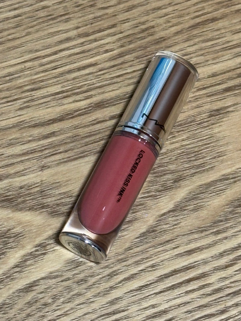 맥립스틱_맥 락드 키스잉크 _ 멀잇오버앤오버_ 립컬러_MAC locked kiss ink 24hr lipcolour